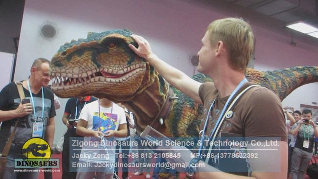 T-REX Dinosaur Costume Show to 2014 Canton Fair Exhibition Customers DWE3324-17