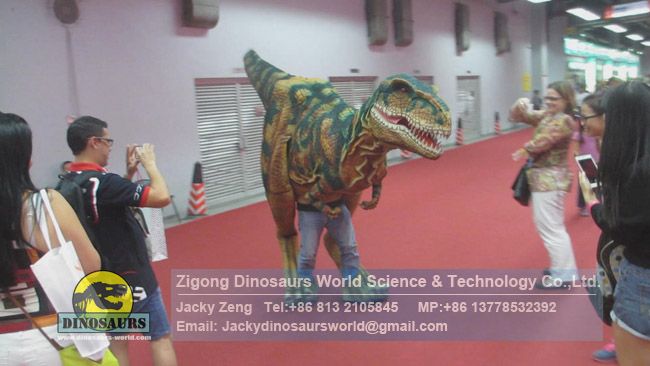 T-REX Dinosaur Costume Show to 2014 Canton Fair Exhibition Customers DWE3324-17