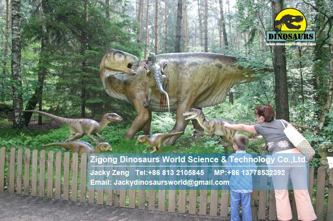 Large dinosaur model Iguanodon attacked by five raptors DWD1510