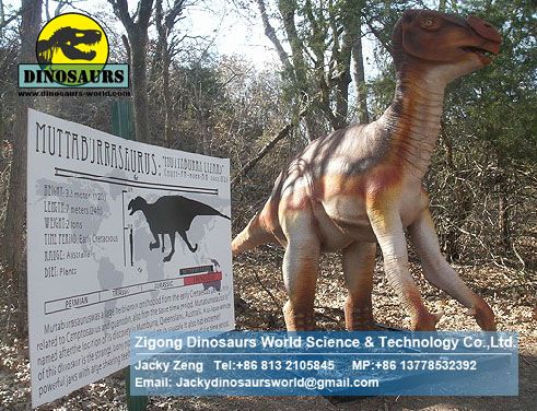 Animatronic dinosaurs in discovery showroom (Muttaburrasaurus) DWD085