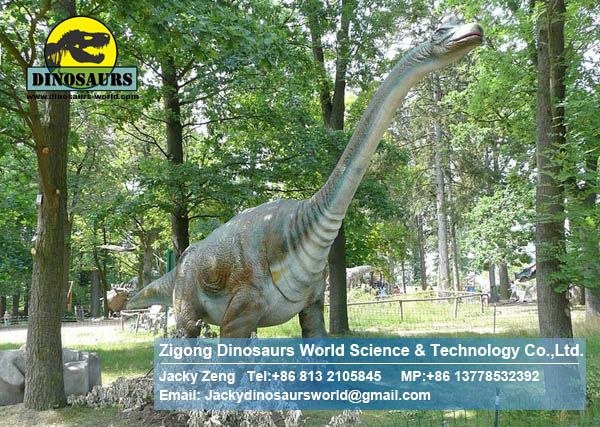 Show animatronic dinosaur model (Brachiosaurus) DWD095