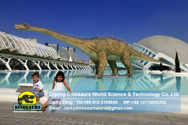 Amusement park children love Diplodocus DWD1331