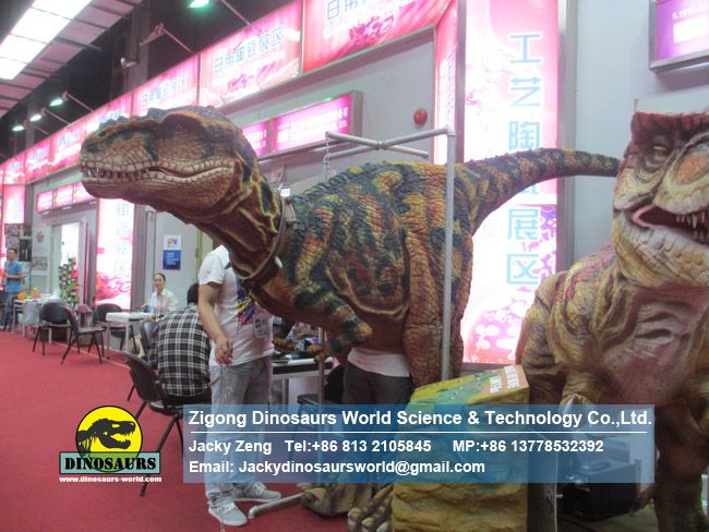 T-REX Dinosaur Costume Show to 2014 Canton Fair Exhibition Customers DWE3324-17