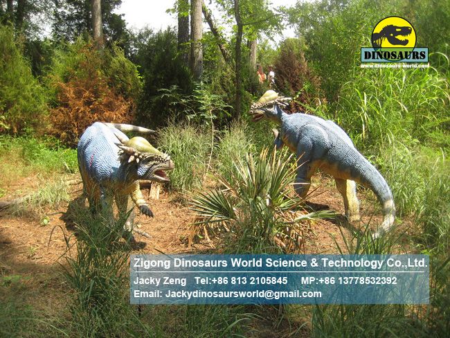 Animatronic mechanical dinosaurs show pachycephalosaurus DWD1475